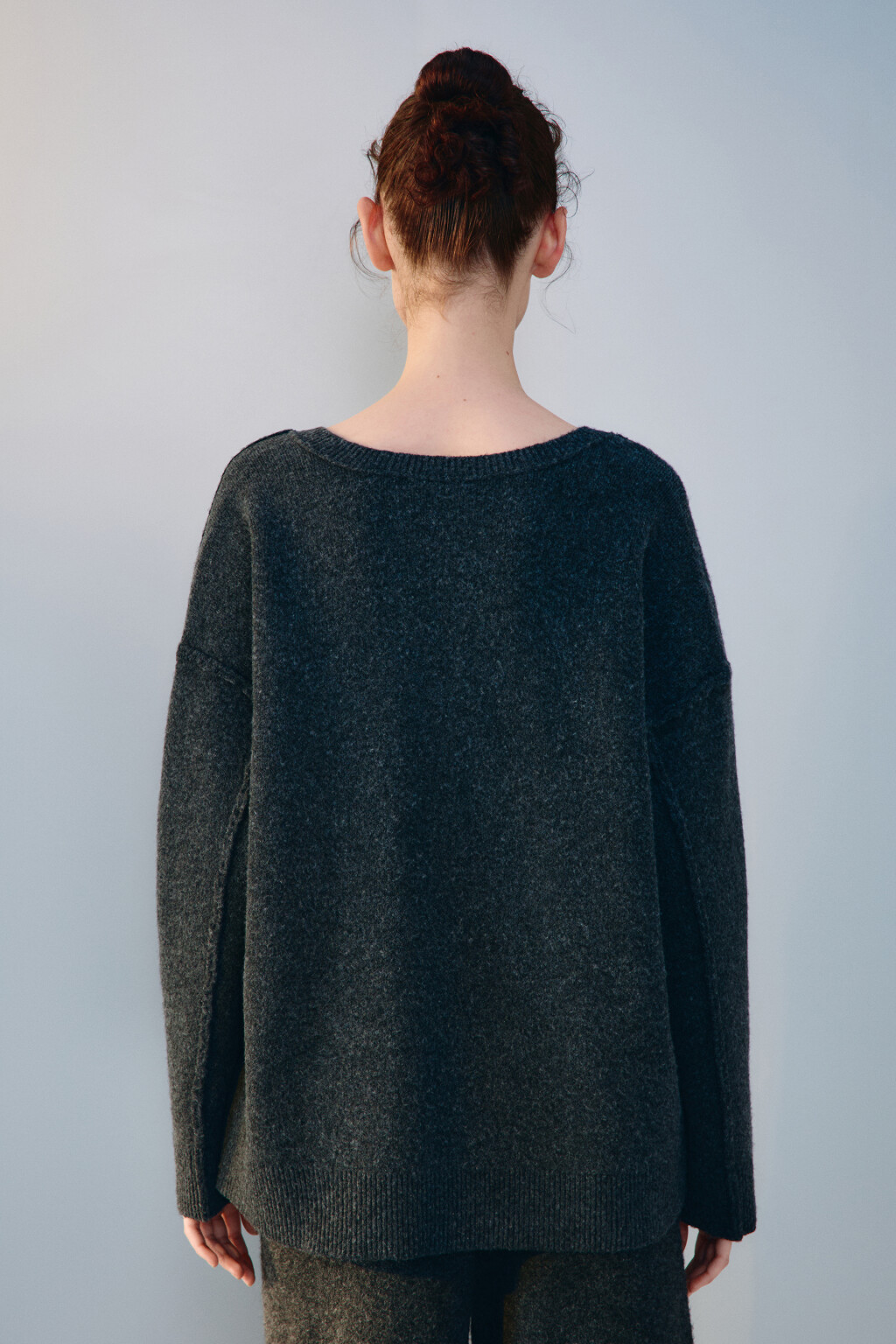 Джемпер вязаный с V-вырезом - цвет серый - 4