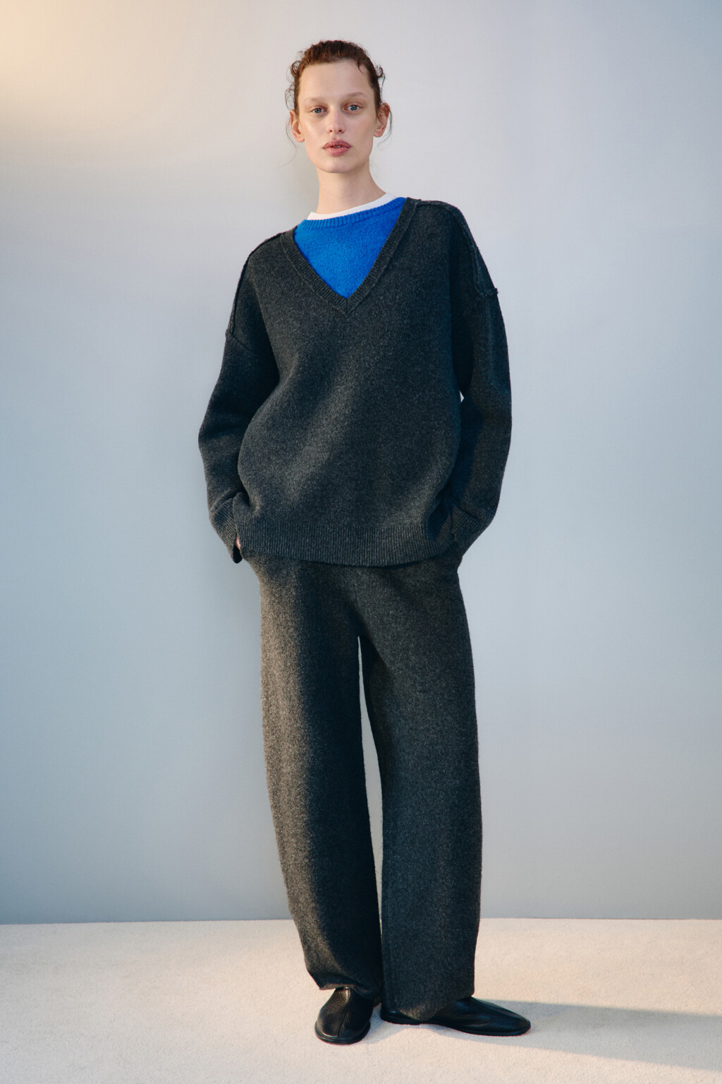 Джемпер вязаный с V-вырезом - цвет серый - 5