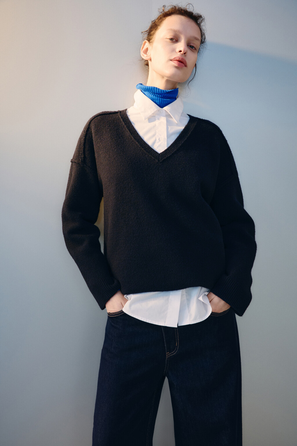 Джемпер вязаный с V-вырезом - цвет голубой - 2