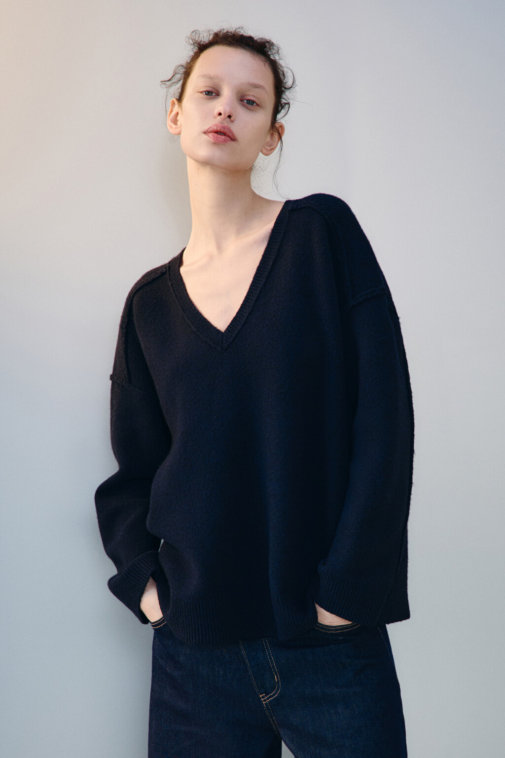 Джемпер вязаный с V-вырезом - цвет голубой - 3