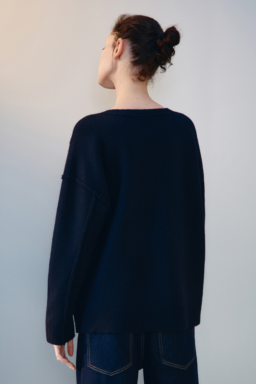 Джемпер вязаный с V-вырезом - цвет голубой - 4