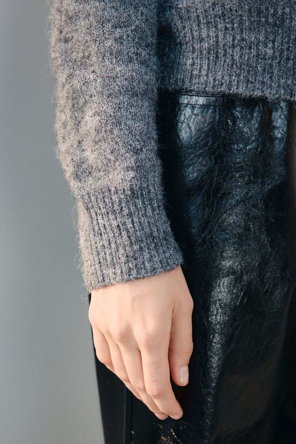 Джемпер шерстяной с отложным воротником - цвет серый - 6