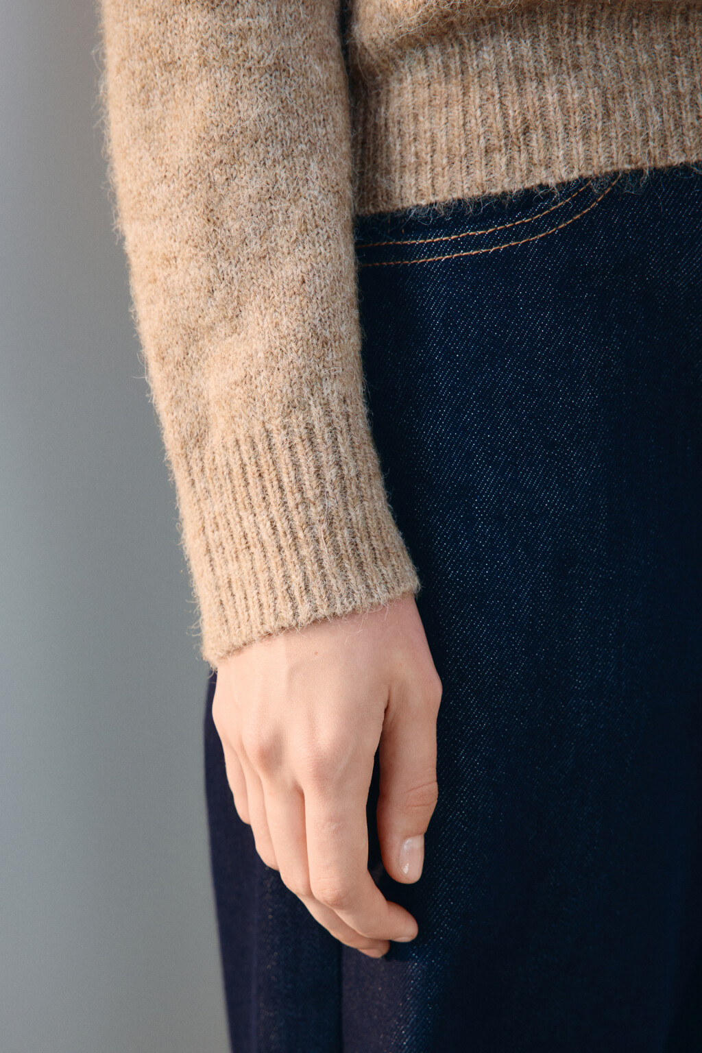 Джемпер шерстяной с отложным воротником - цвет бежевый - 7