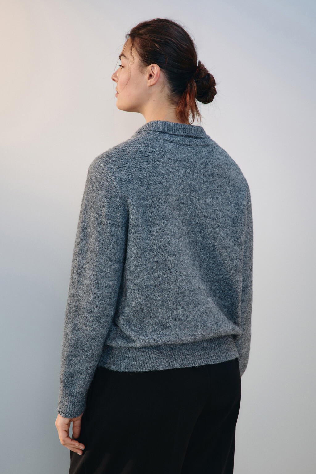 Джемпер шерстяной с отложным воротником - цвет серый - 4