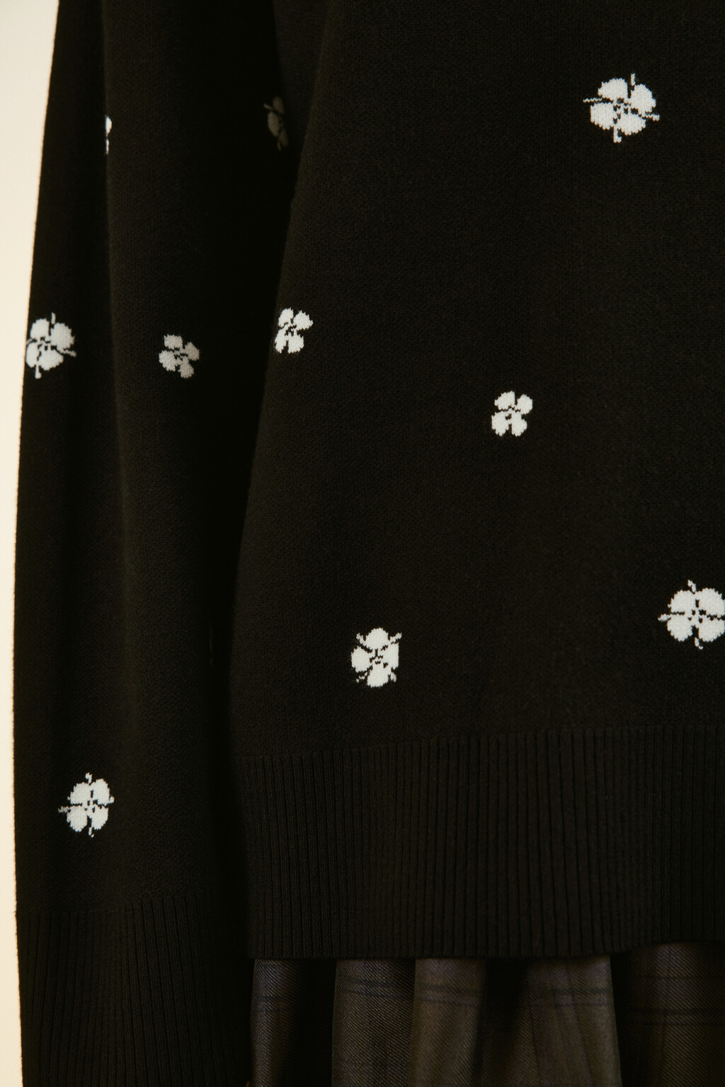 Свитер жаккардовый с принтом - цвет черный - 5