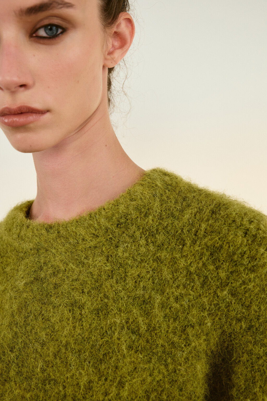 Джемпер вязаный пушистый с шерстью - цвет зеленый - 5
