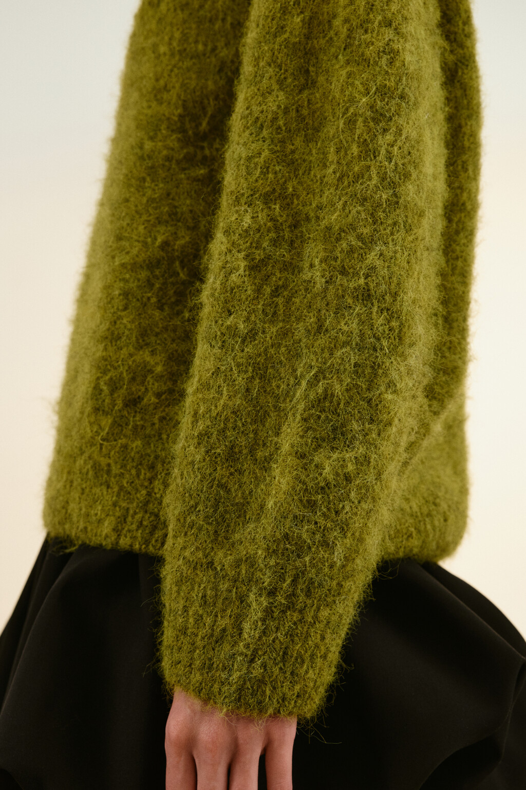 Джемпер вязаный пушистый с шерстью - цвет зеленый - 6