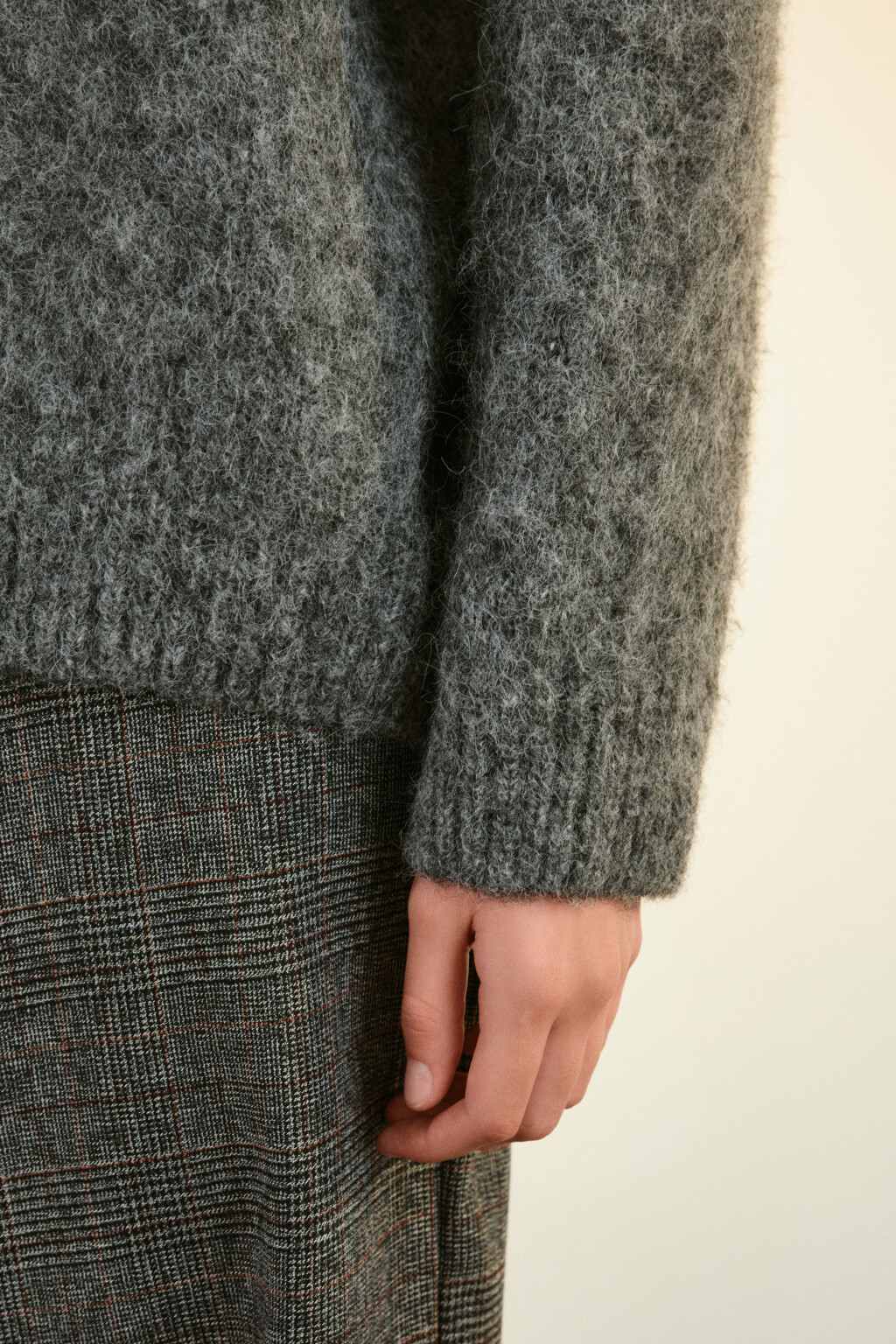 Джемпер вязаный пушистый с шерстью - цвет серый - 7
