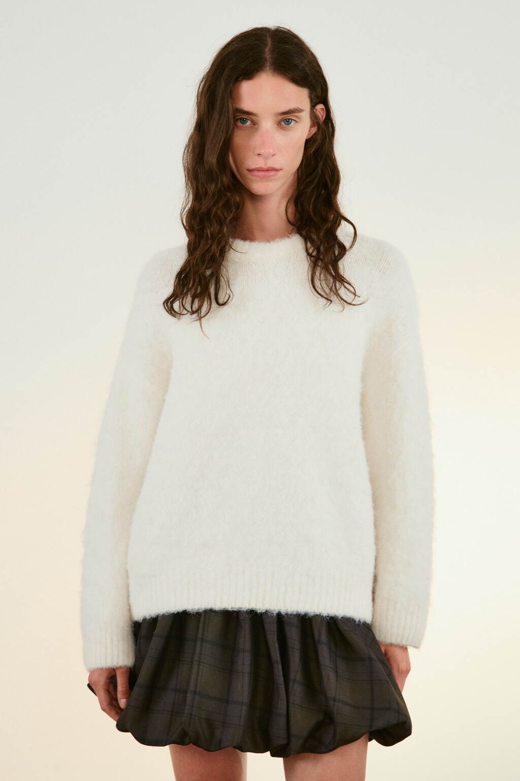 Джемпер вязаный пушистый с шерстью - цвет молочный - 2