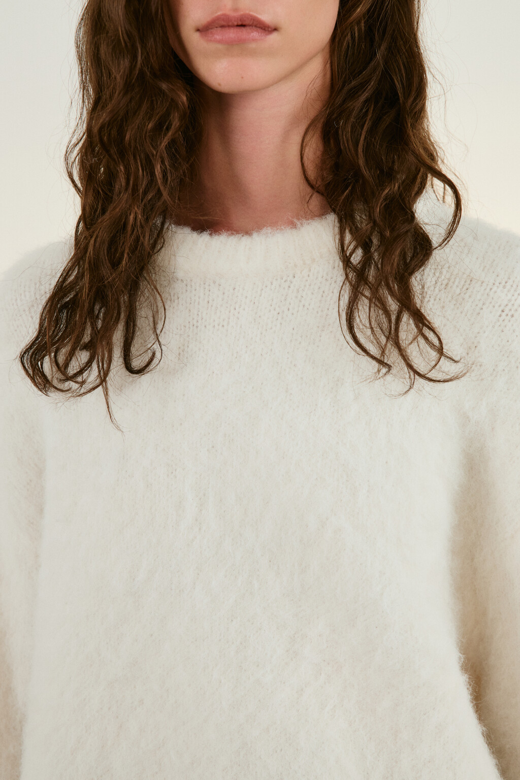 Джемпер вязаный пушистый с шерстью - цвет молочный - 6