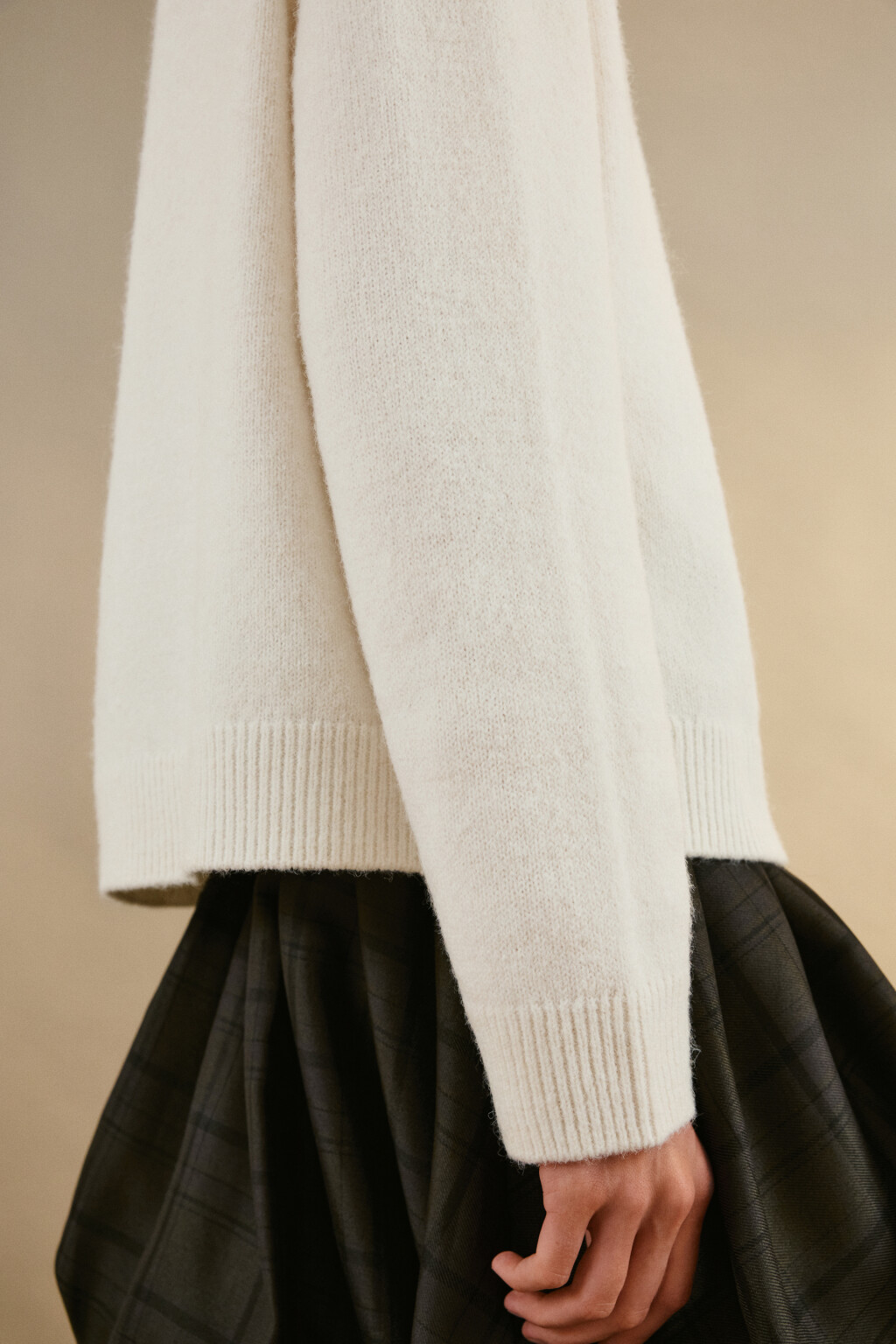 Джемпер шерстяной с воротником-стойкой - цвет молочный - 7