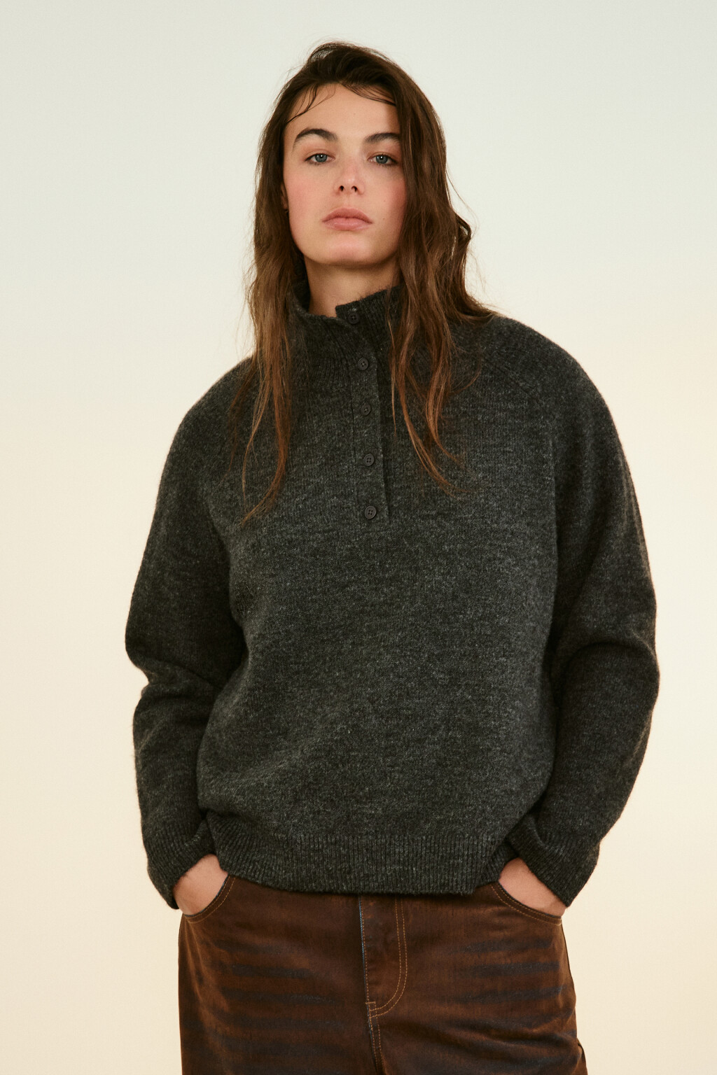 Джемпер шерстяной с воротником-стойкой - цвет серый - 2
