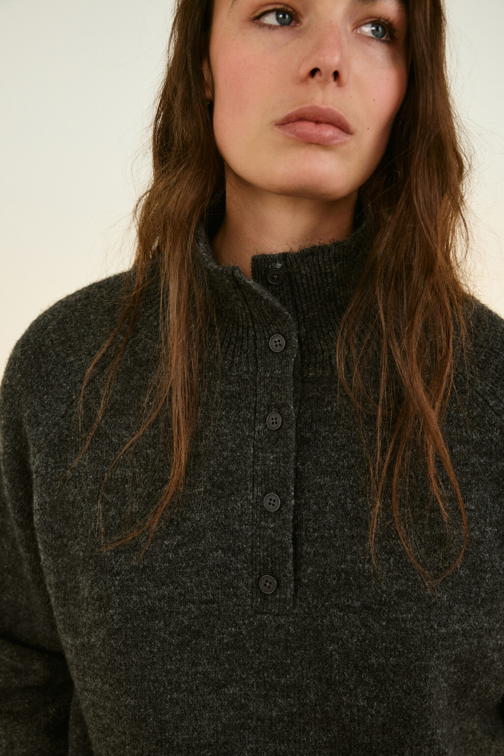 Джемпер шерстяной с воротником-стойкой - цвет серый - 5