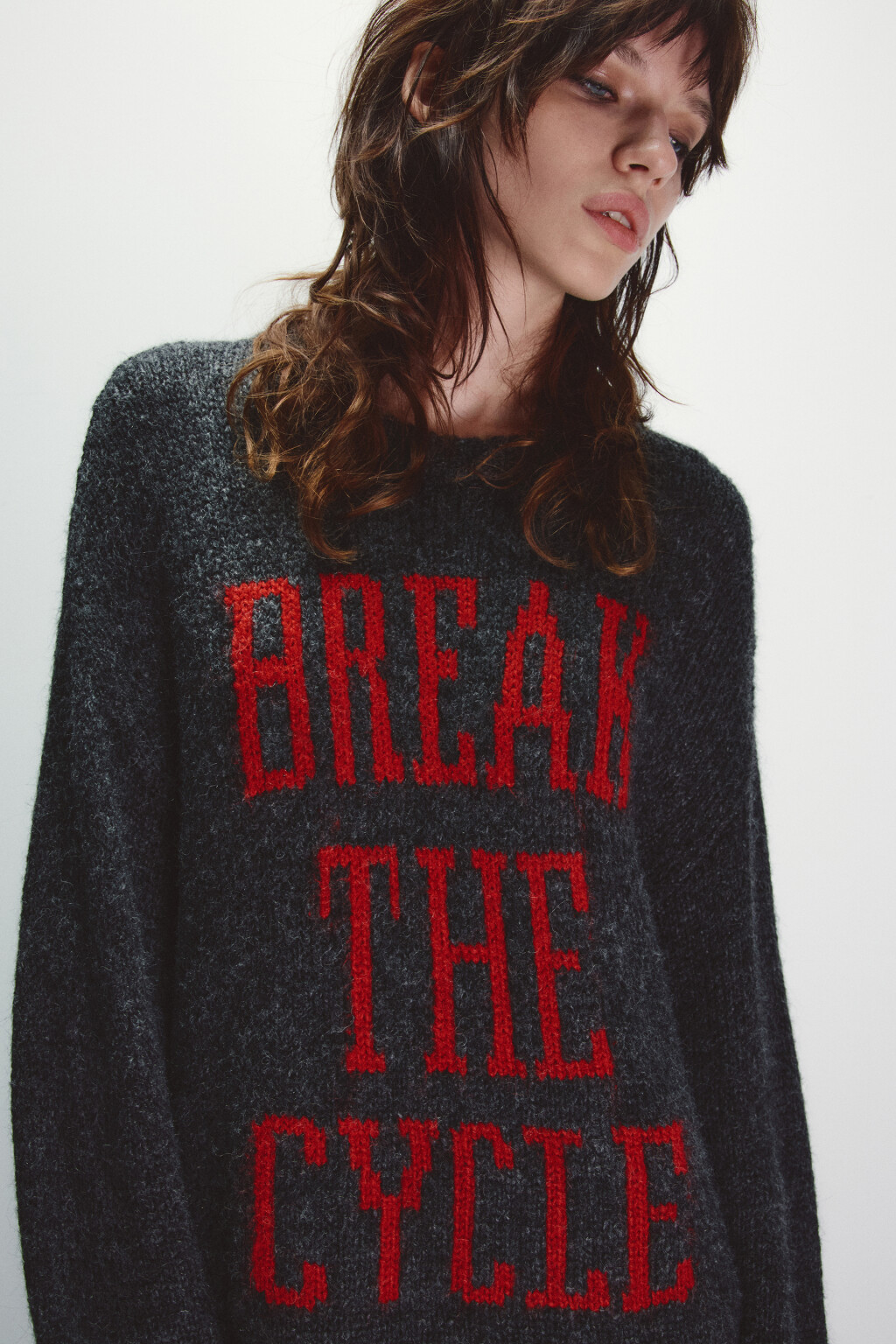 Джемпер вязаный с надписью - цвет серый - 5