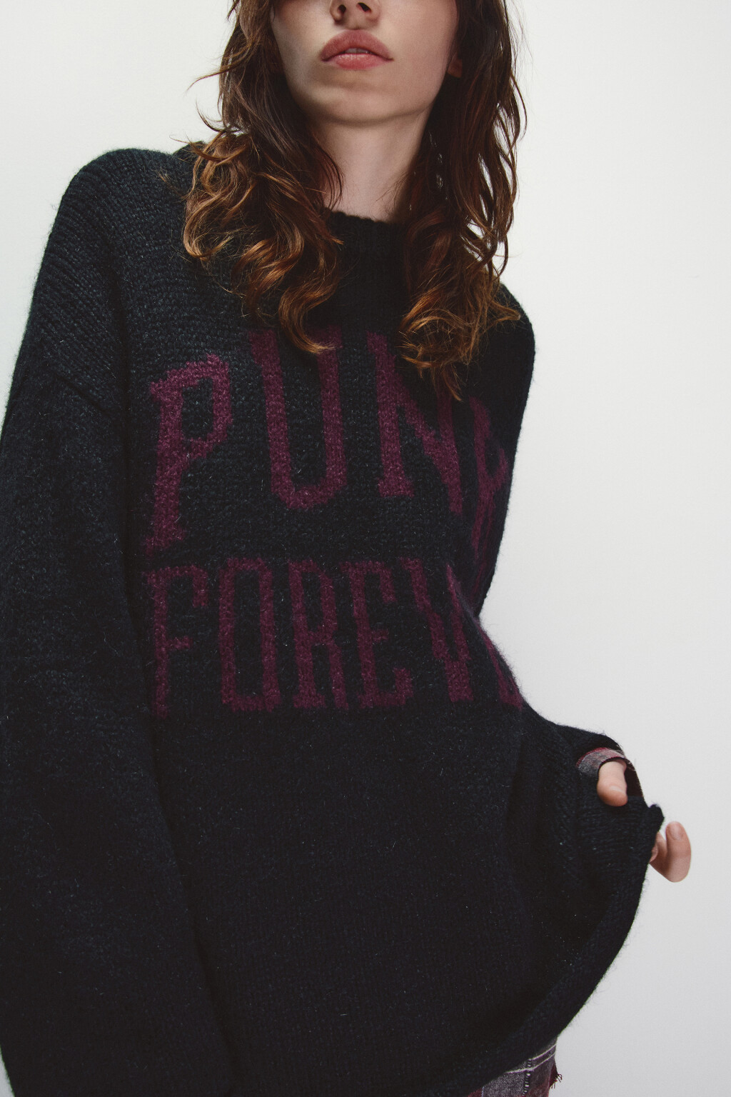 Джемпер вязаный с надписью - цвет черный - 1