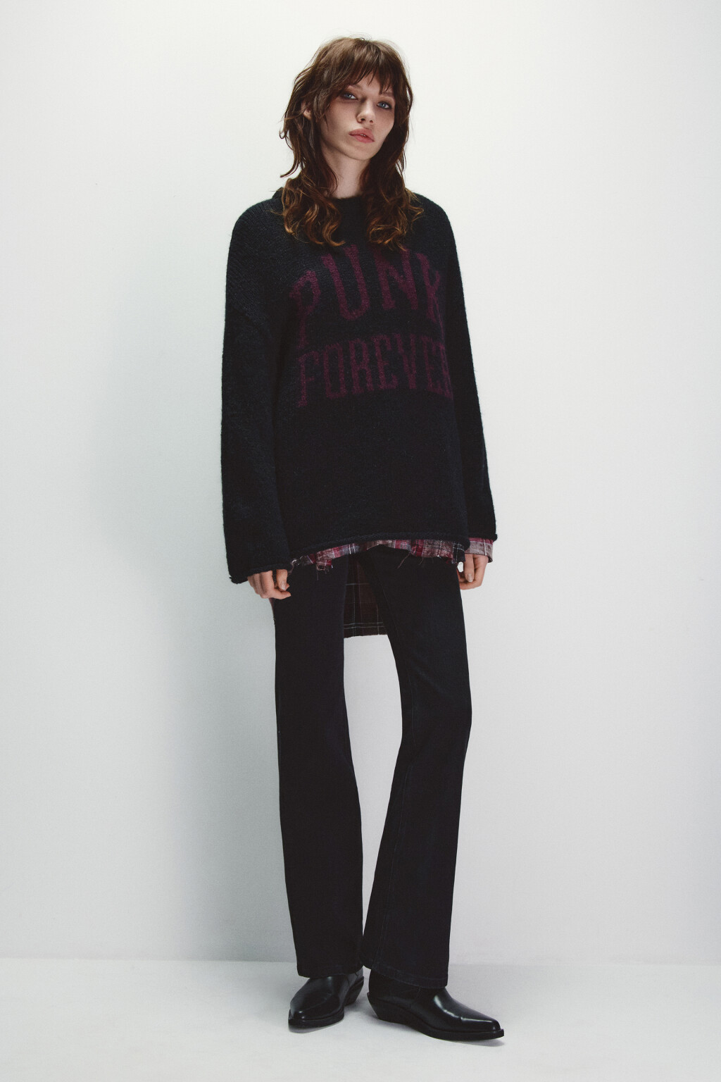 Джемпер вязаный с надписью - цвет черный - 4