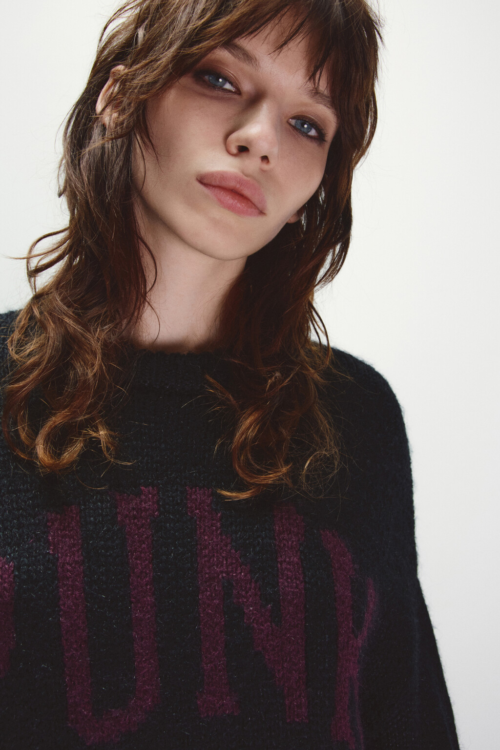 Джемпер вязаный с надписью - цвет черный - 6