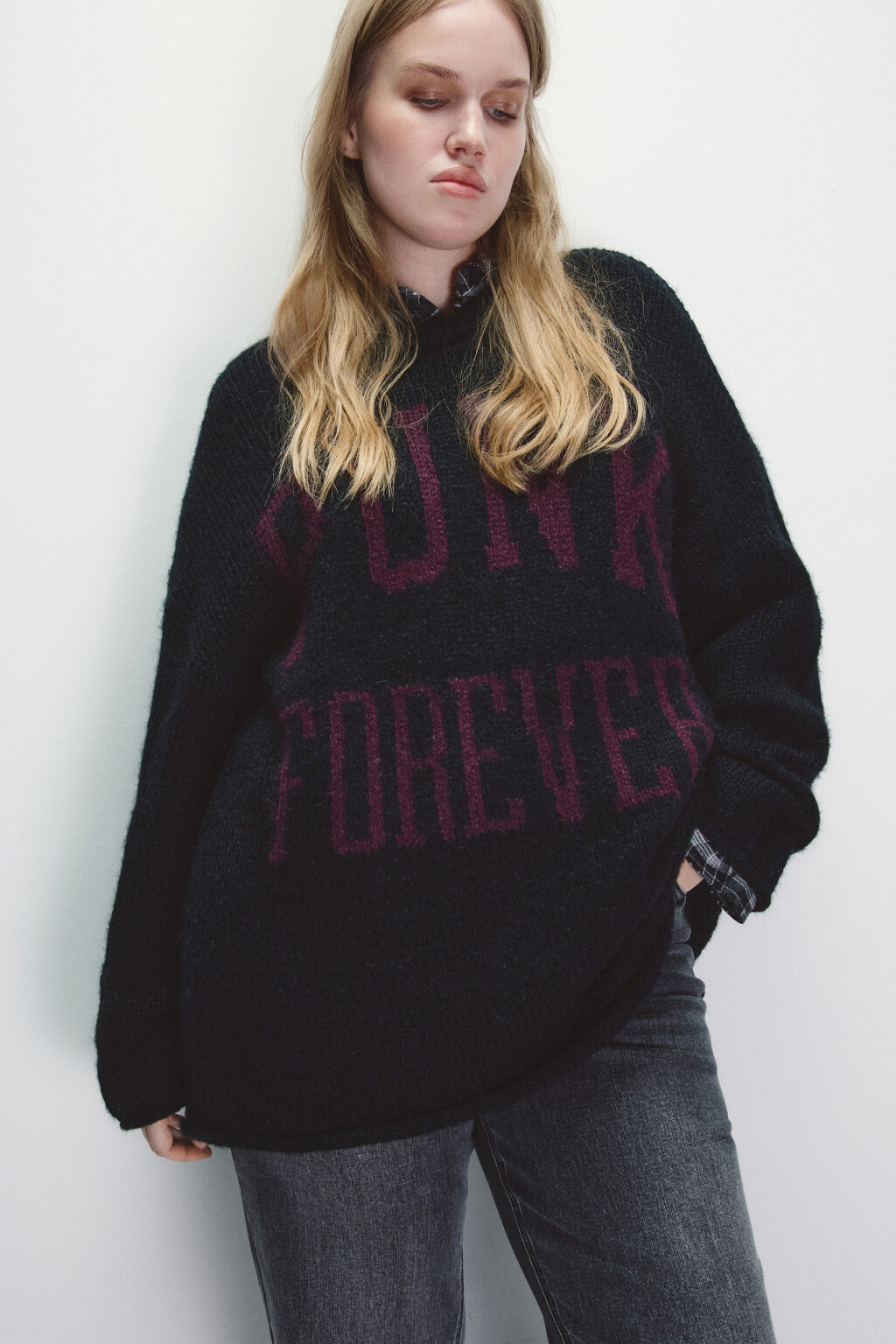 Джемпер вязаный с надписью - цвет черный - 1