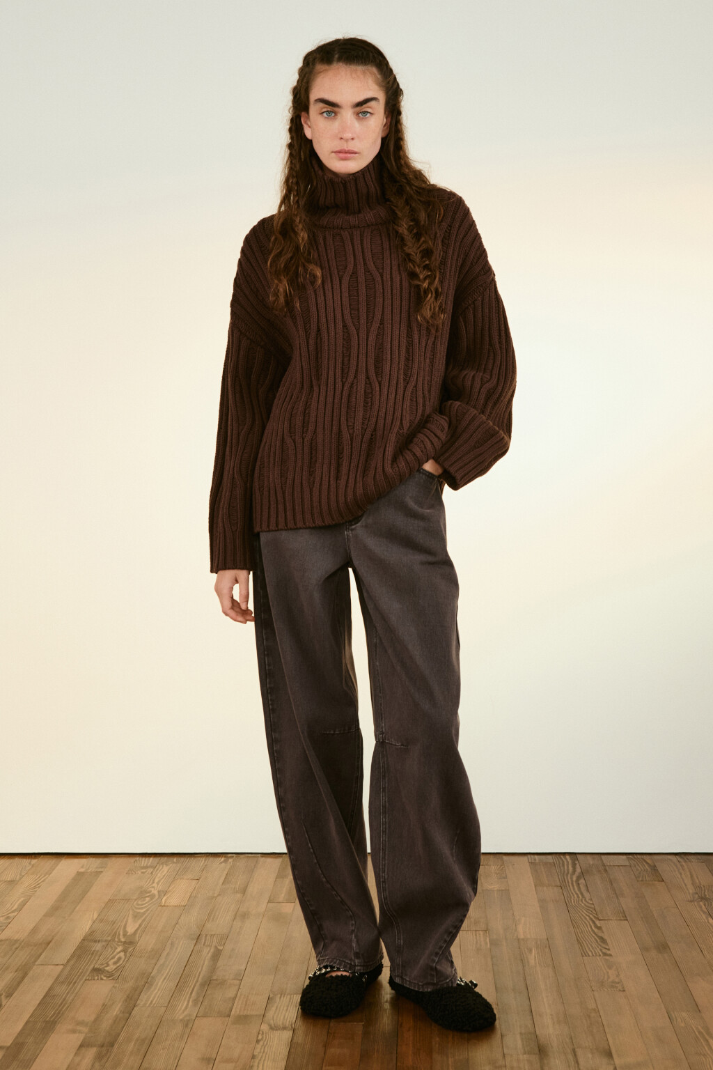 Свитер вязаный с узором - цвет коричневый - 4