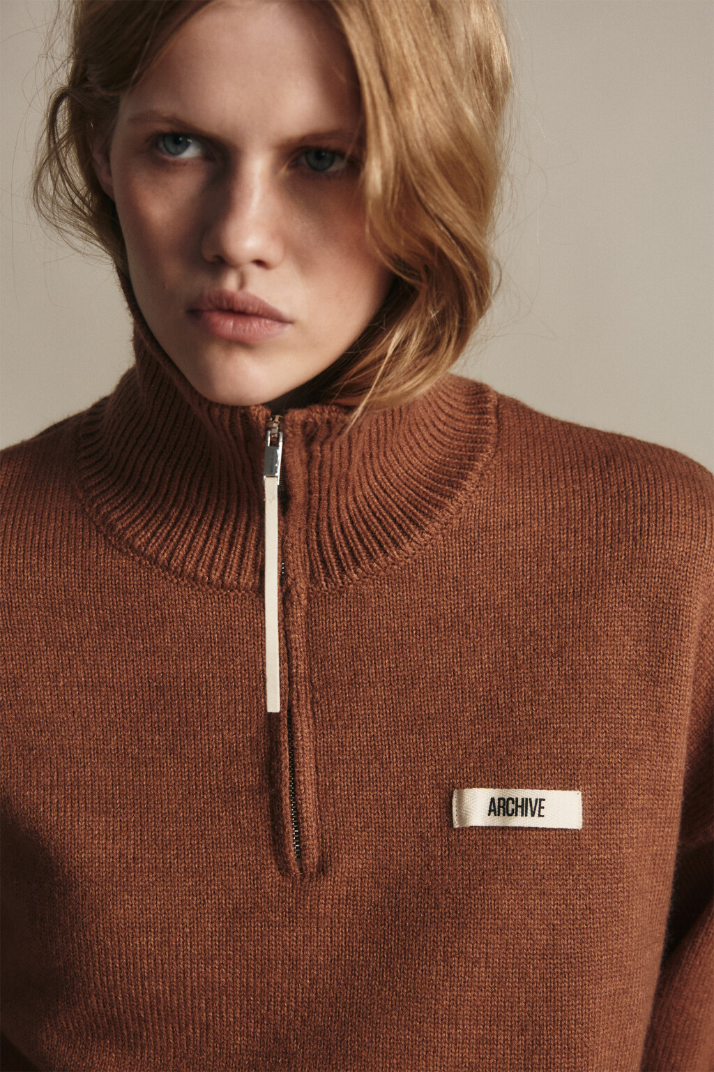 Джемпер на молнии вязаный с патчем - цвет красный - 5