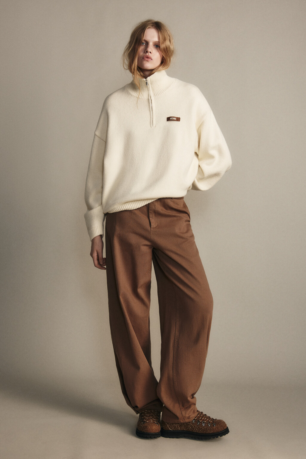 Джемпер на молнии вязаный с патчем - цвет ванильный - 4