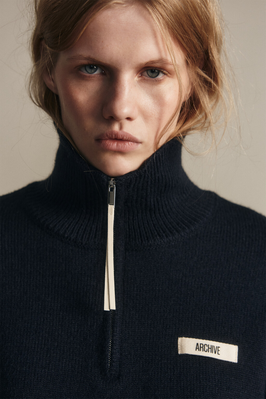 Джемпер на молнии вязаный с патчем - цвет синий - 4