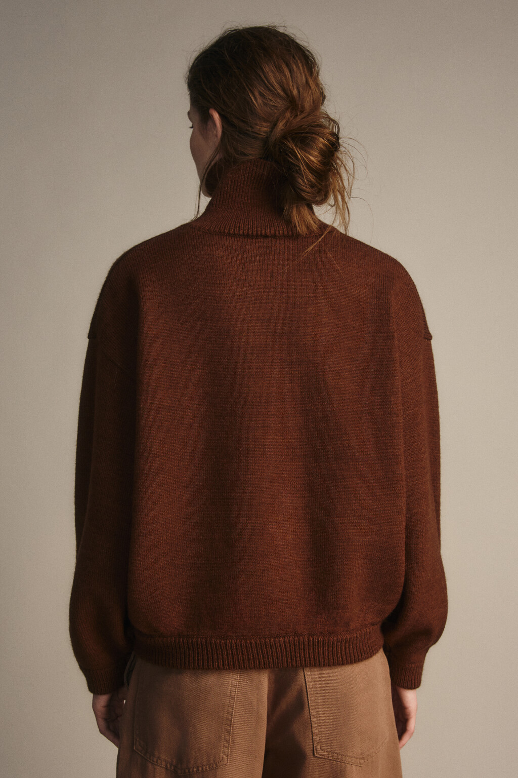 Джемпер на молнии вязаный с патчем - цвет коричневый - 3