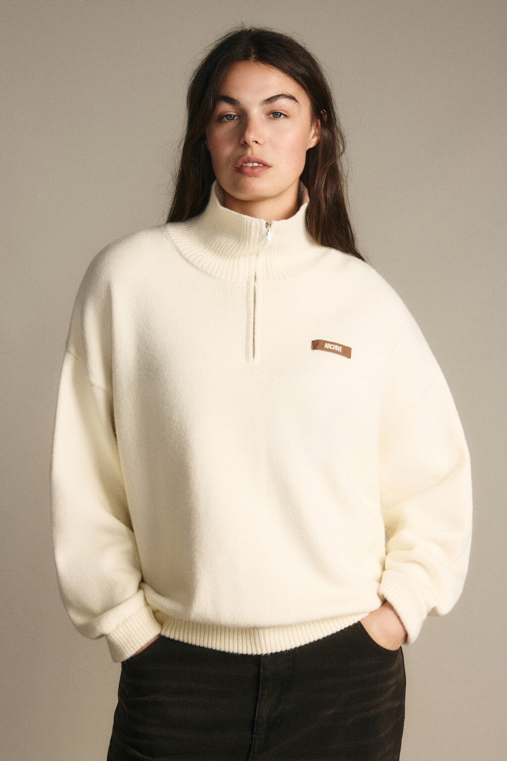 Джемпер на молнии вязаный с патчем - цвет ванильный - 4