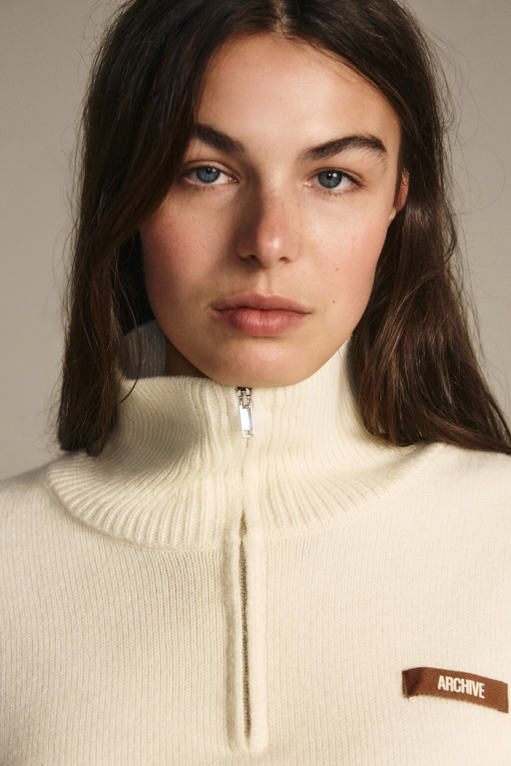 Джемпер на молнии вязаный с патчем - цвет ванильный - 7