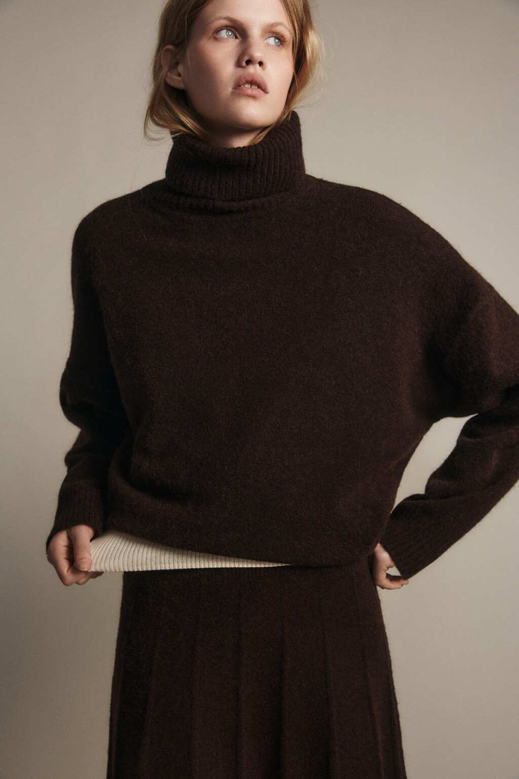 Свитер свободный с шерстью - цвет коричневый - 1