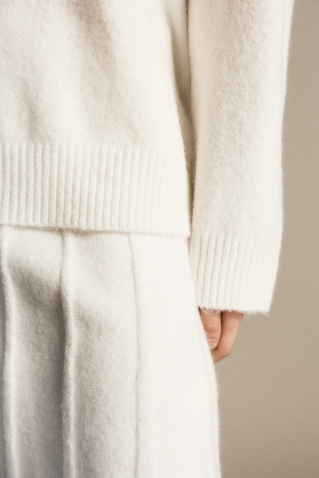 Свитер свободный с шерстью - цвет молочный - 7