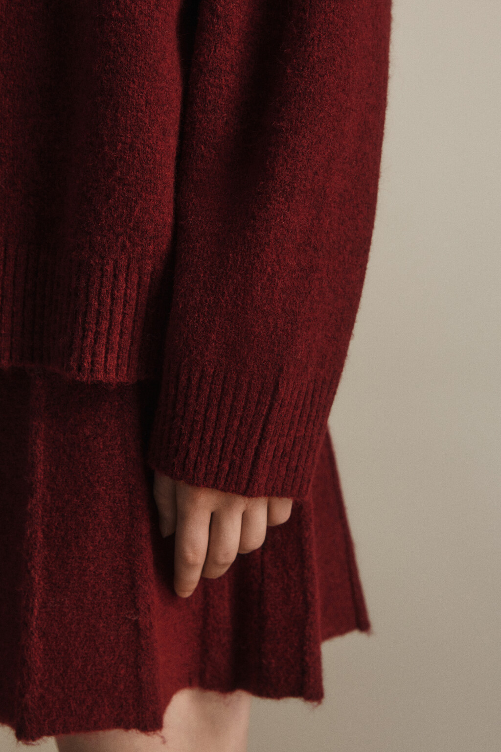 Свитер свободный с шерстью - цвет бордовый - 6