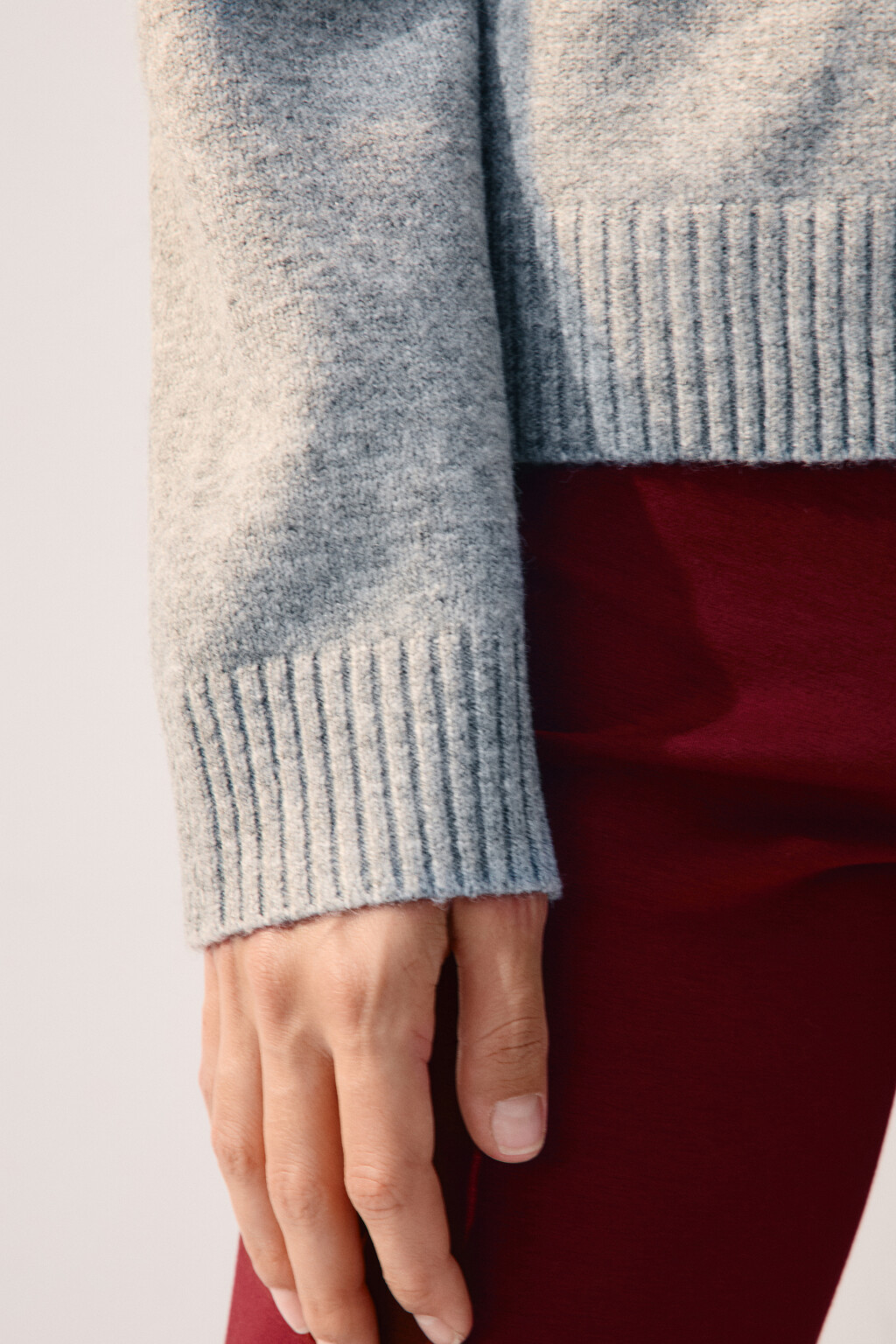 Джемпер вязаный с принтом - цвет серый - 6