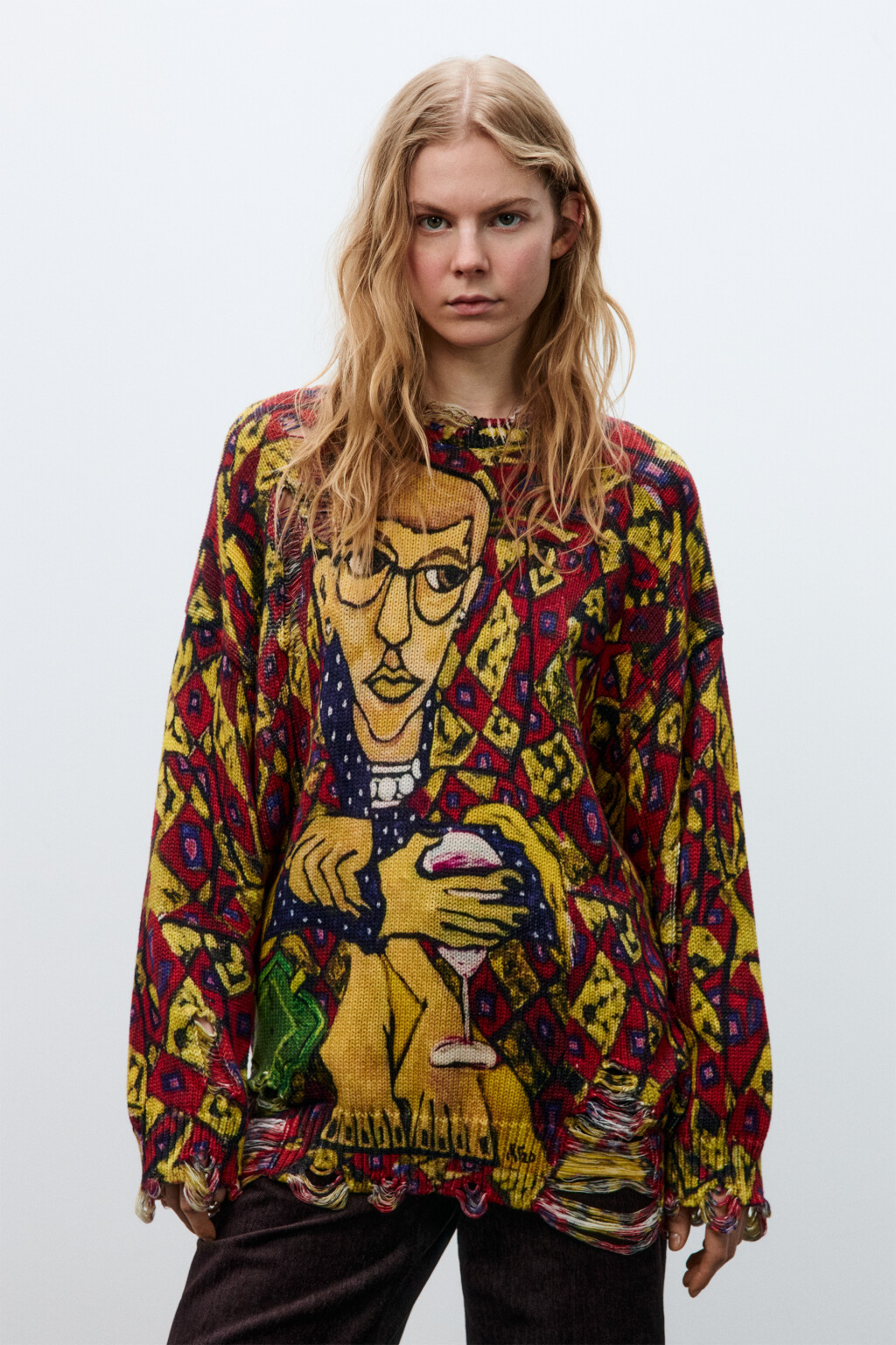 Джемпер вязаный рваный с принтом - цвет красный - 3