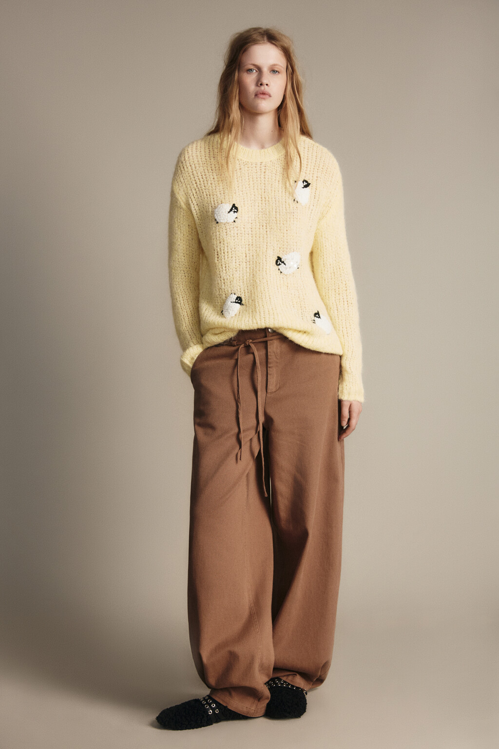 Джемпер вязаный с ручной вышивкой - цвет ванильный - 4