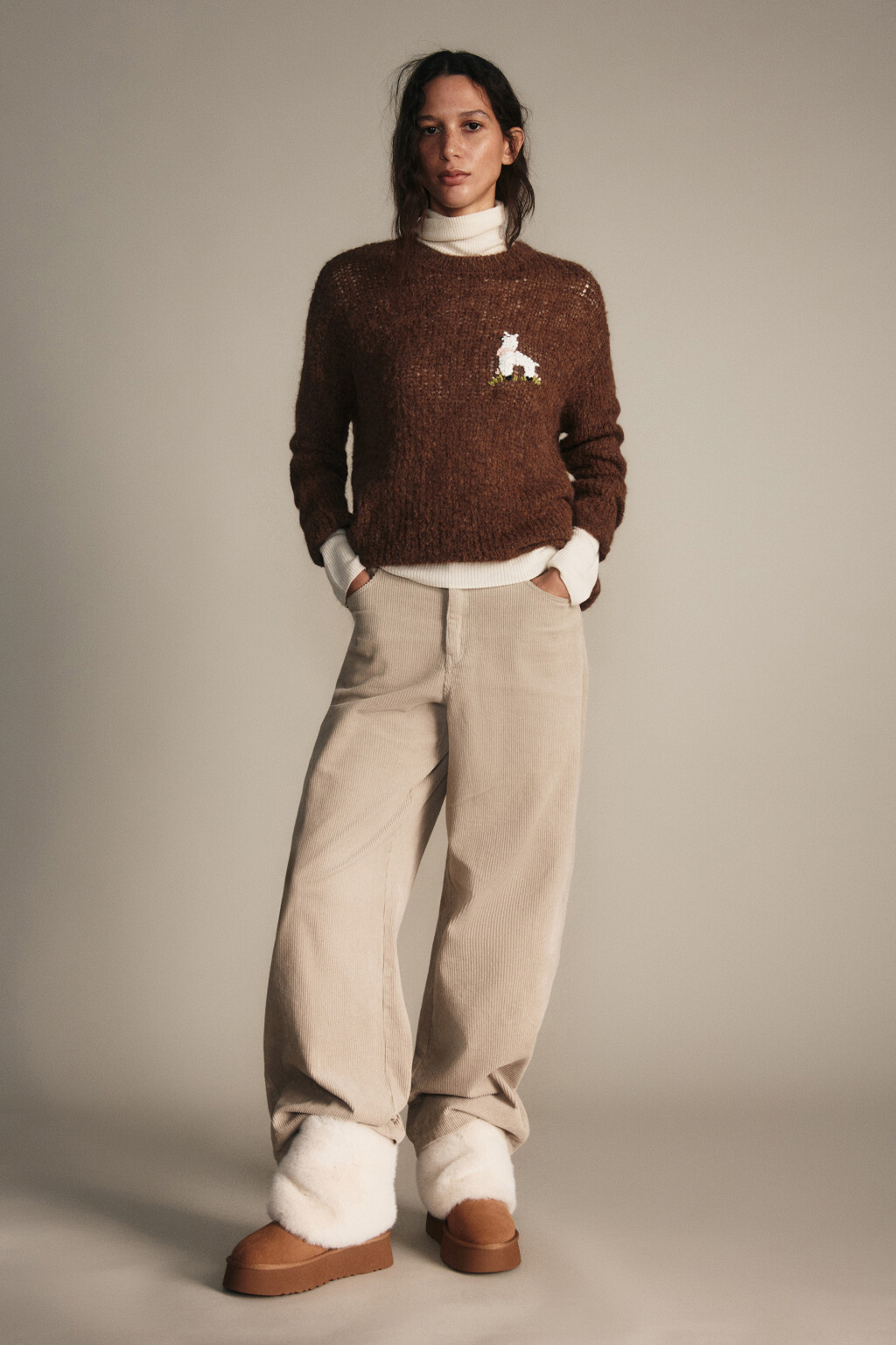 Джемпер вязаный с ручной вышивкой - цвет коричневый - 4