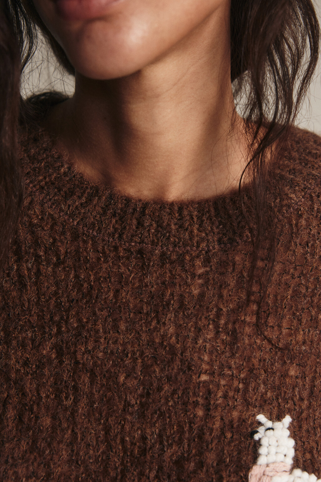 Джемпер вязаный с ручной вышивкой - цвет коричневый - 5