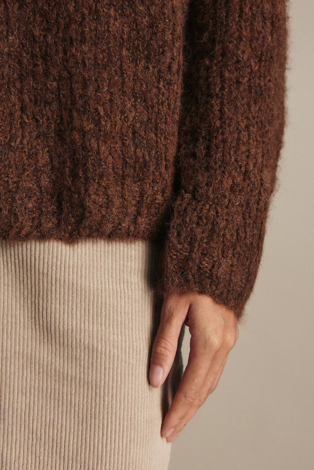 Джемпер вязаный с ручной вышивкой - цвет коричневый - 6