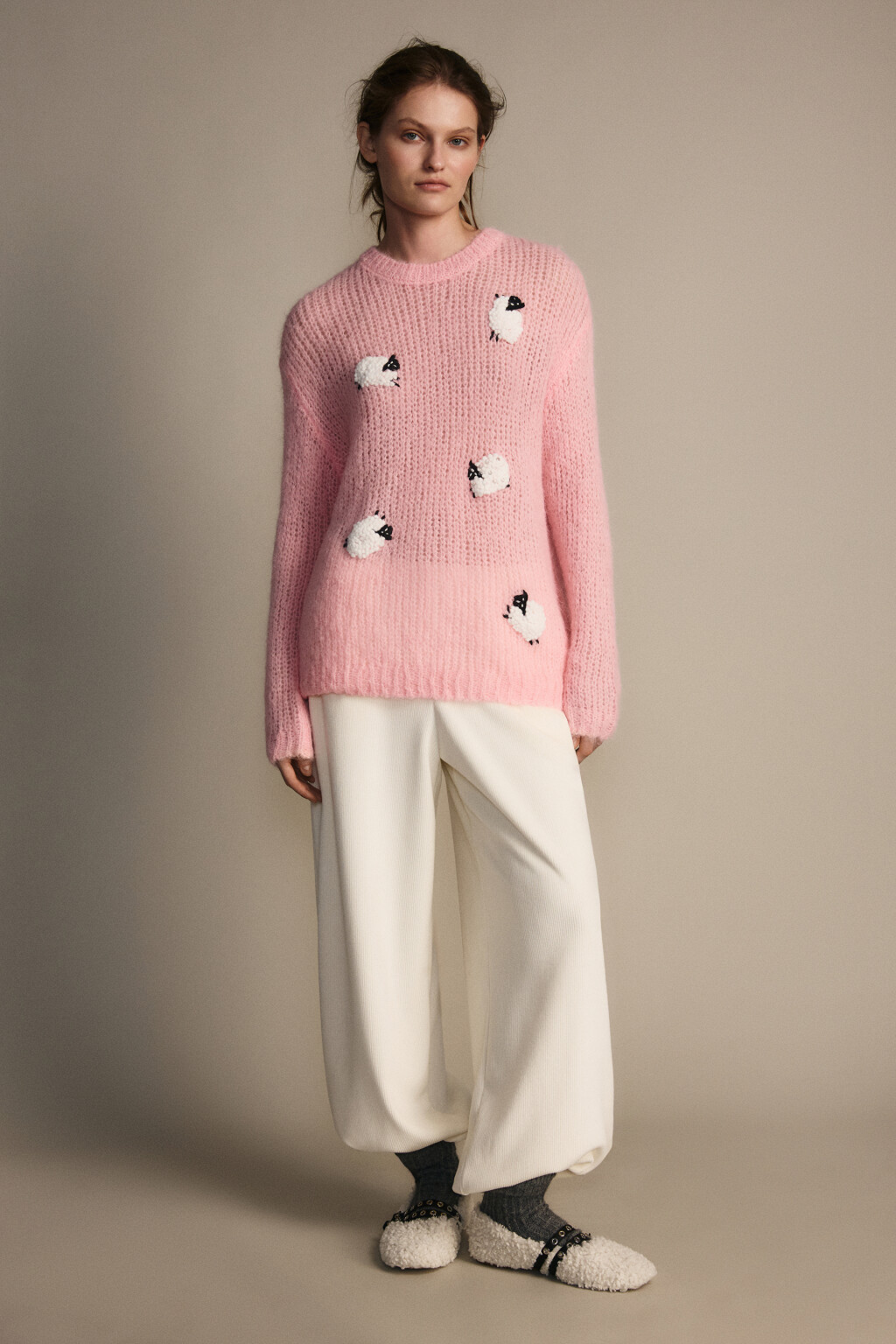 Джемпер вязаный с ручной вышивкой - цвет розовый - 4