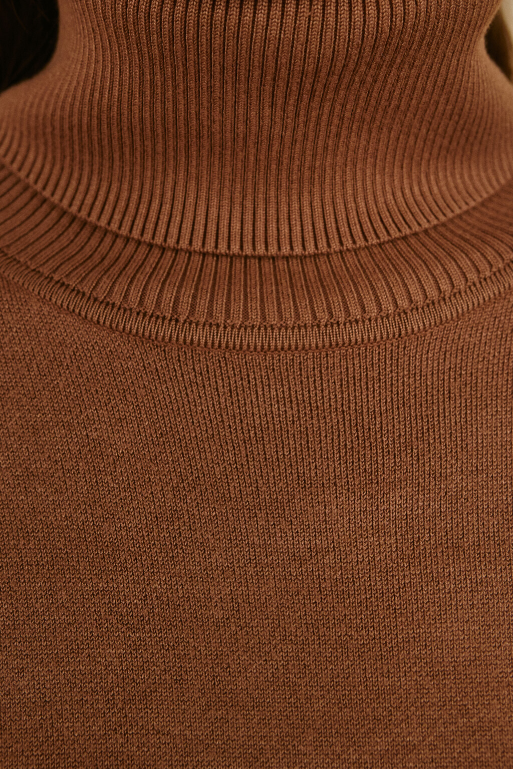 Свитер тонкий с высоким воротником - цвет красный - 6