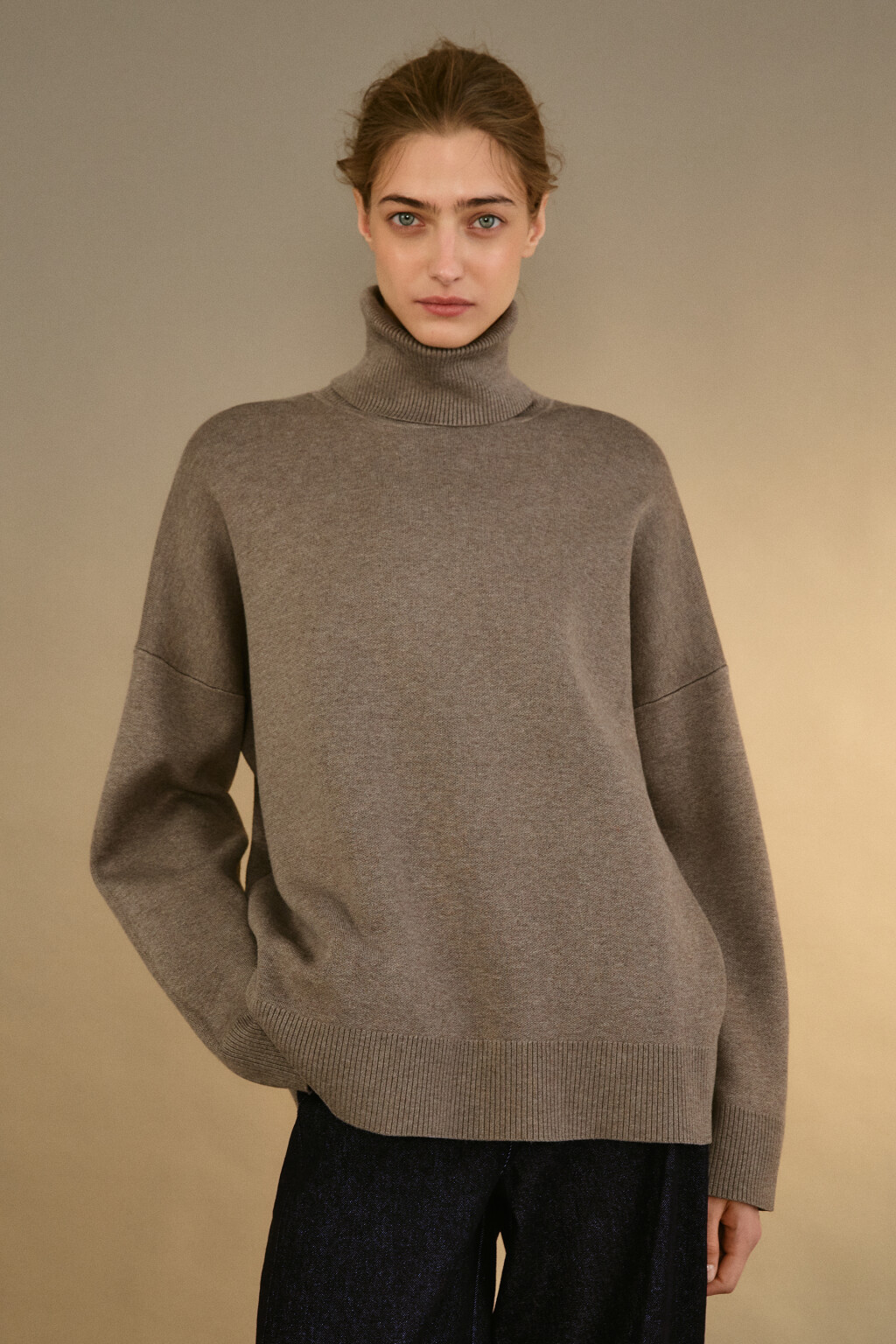 Свитер тонкий с высоким воротником - цвет бежевый - 2