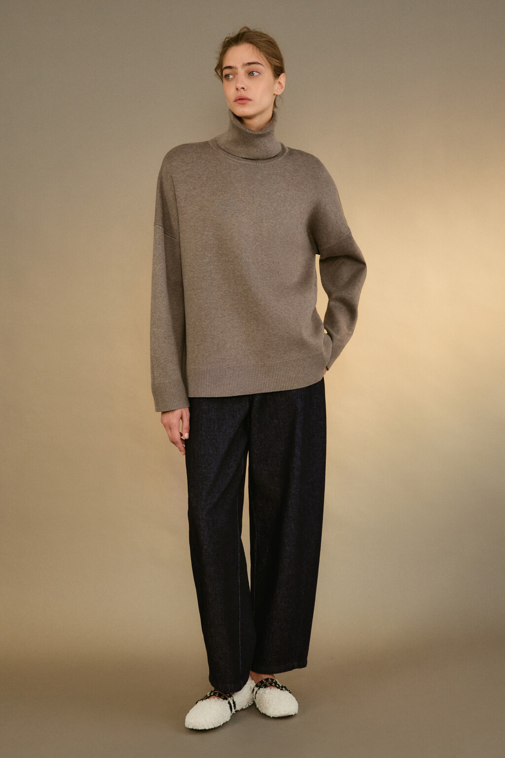 Свитер тонкий с высоким воротником - цвет бежевый - 4