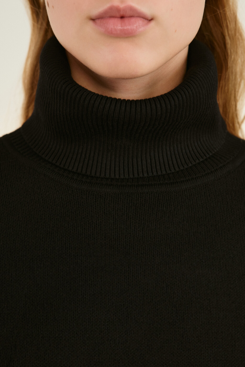 Свитер тонкий с высоким воротником - цвет черный - 5
