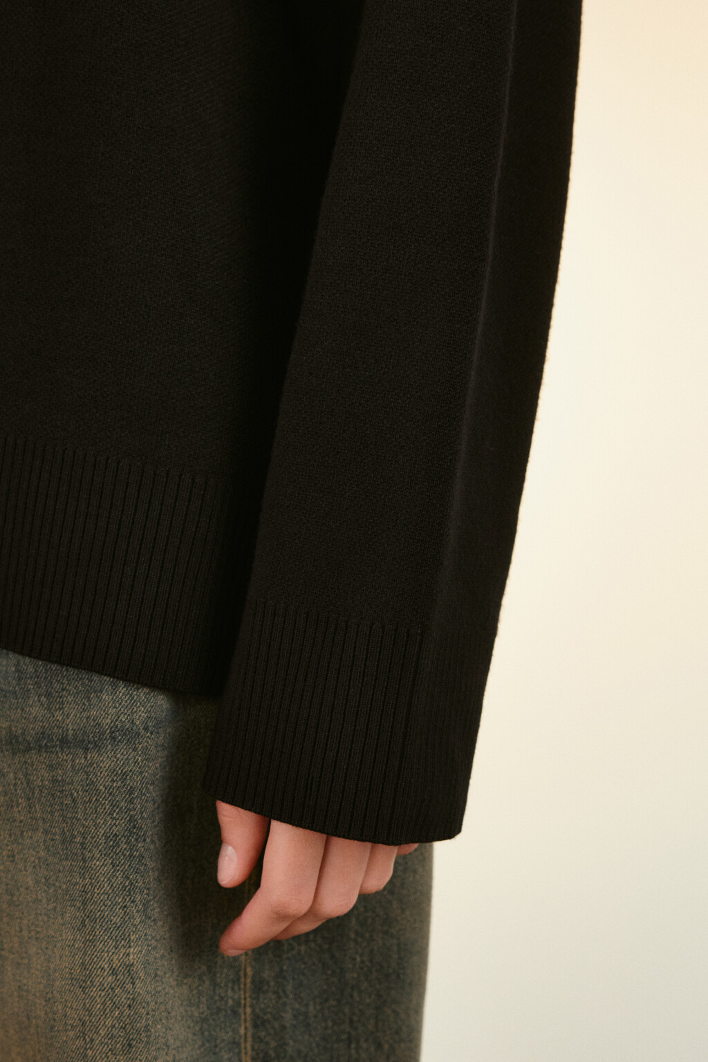 Свитер тонкий с высоким воротником - цвет черный - 6