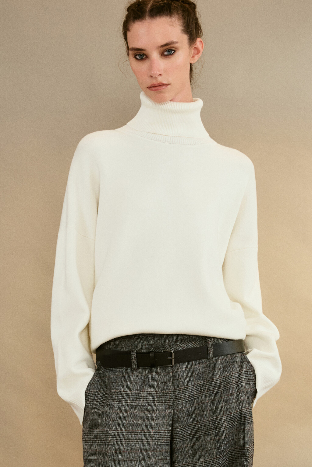 Свитер тонкий с высоким воротником - цвет молочный - 1