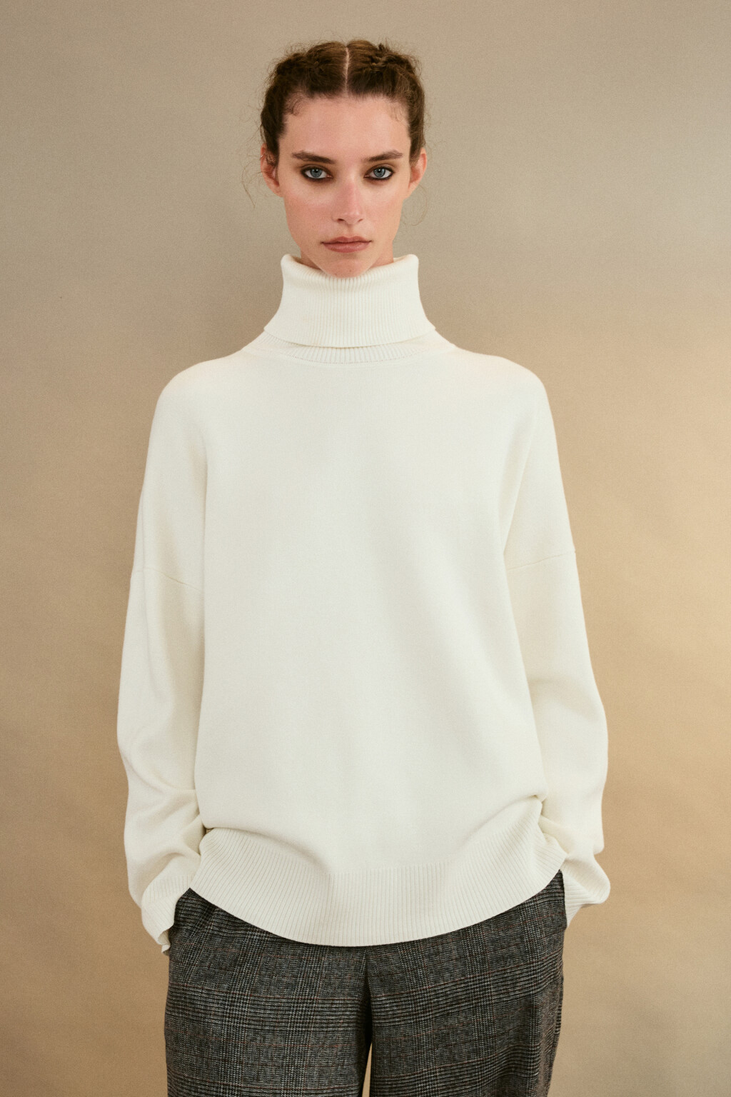 Свитер тонкий с высоким воротником - цвет молочный - 2