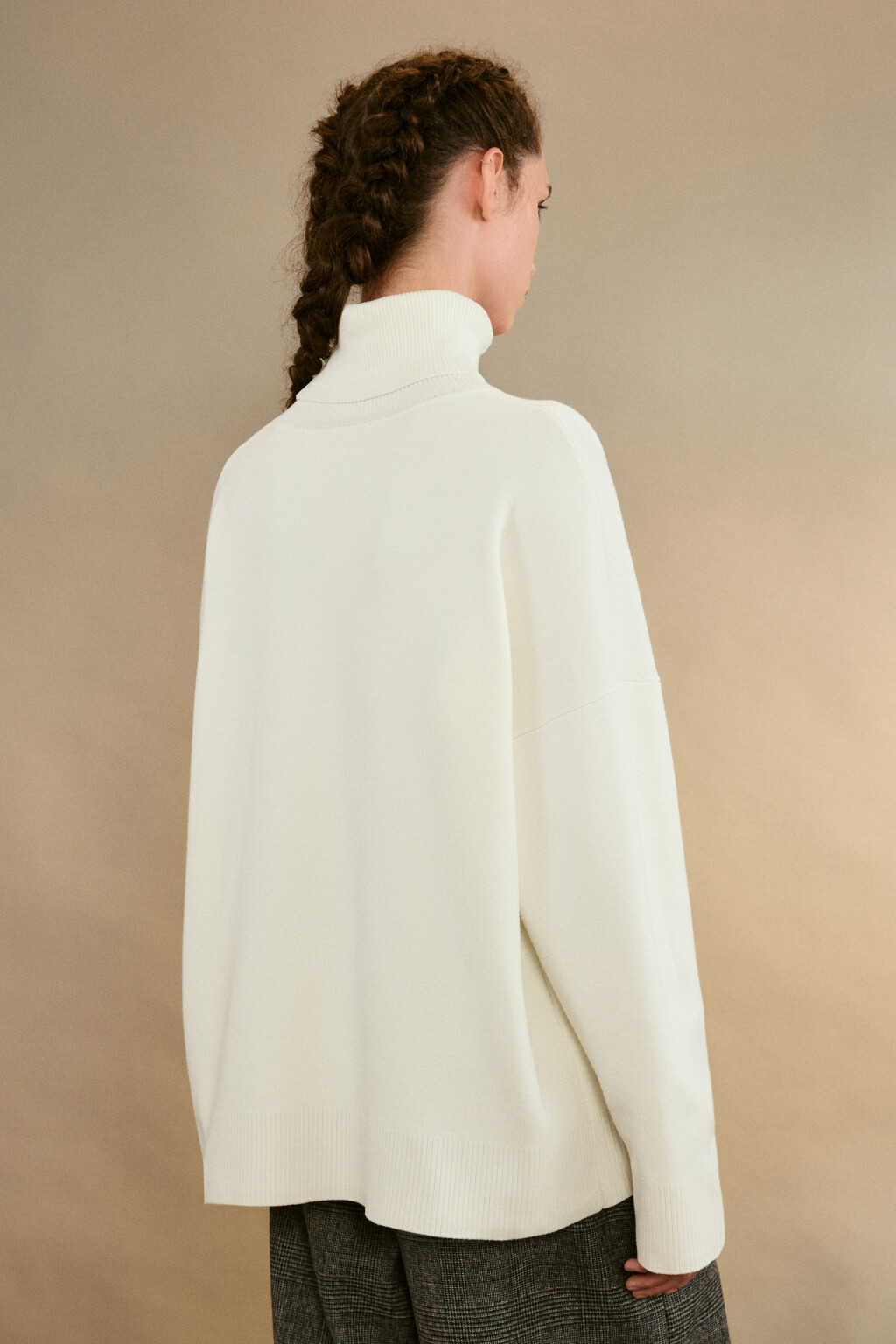 Свитер тонкий с высоким воротником - цвет молочный - 3
