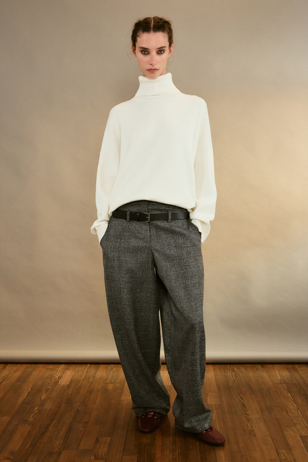 Свитер тонкий с высоким воротником - цвет молочный - 4