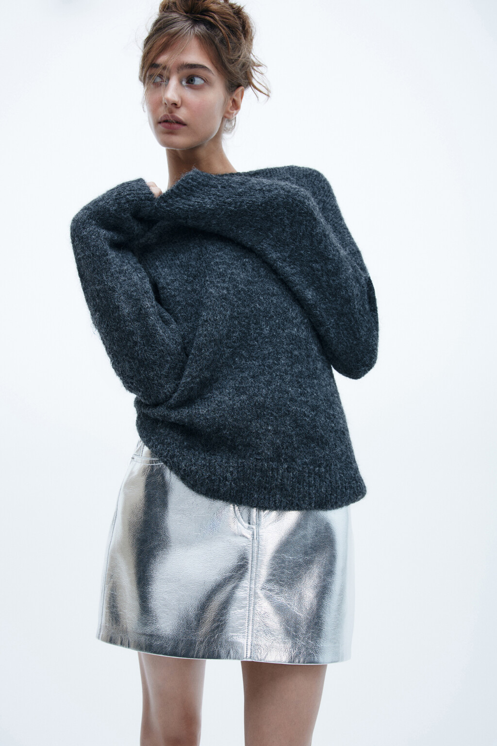 Джемпер с вырезом и бантом на спине - цвет серый - 3