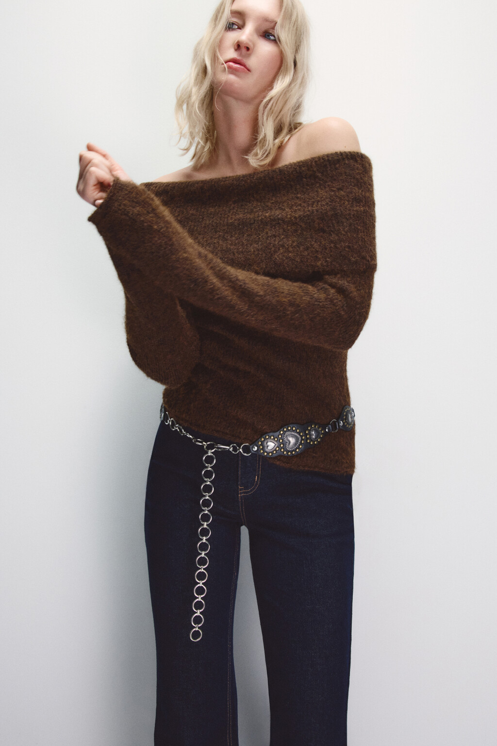 Джемпер вязаный с открытыми плечами - цвет коричневый - 1